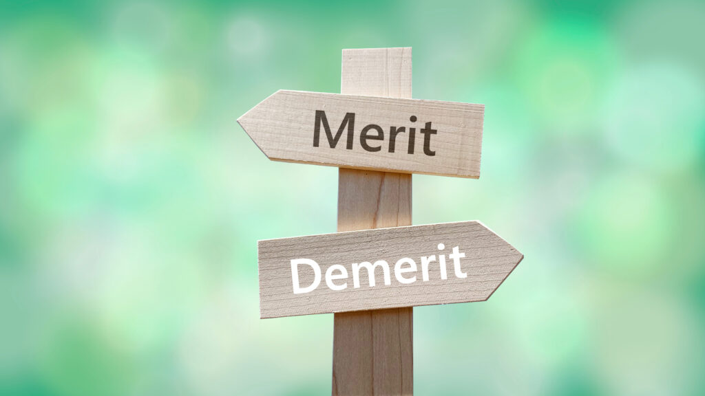 merit demeritと書かれた看板が建てられている