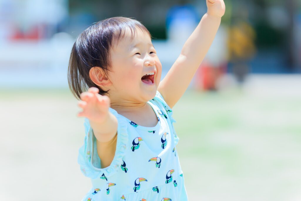 虫歯がなく笑顔の子供